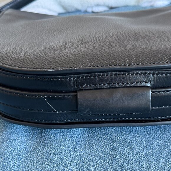 Tory Burch’s classic leather equestrian-inspired style black crossbody bag - Picture 4 of 11